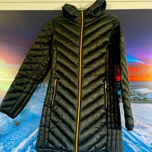 Michael Kors Packable hooded Down Coat, Size M in Black with gold zippers.